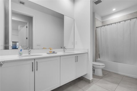 Casa en alquiler en Doral, Florida, 4 dormitorios, 265.98 m2 № 1982675 - foto 21