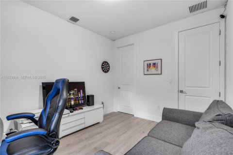 Casa en alquiler en Doral, Florida, 4 dormitorios, 265.98 m2 № 1982675 - foto 18