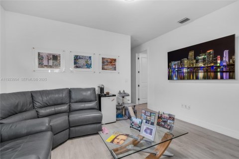 Casa en alquiler en Doral, Florida, 4 dormitorios, 265.98 m2 № 1982675 - foto 15