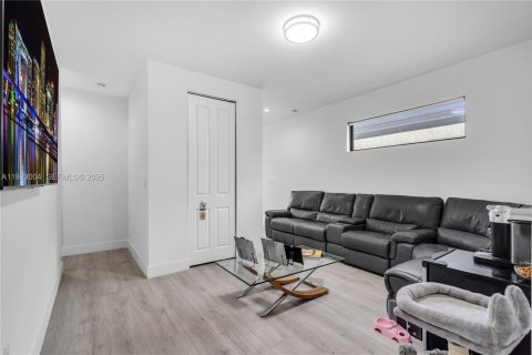 Casa en alquiler en Doral, Florida, 4 dormitorios, 265.98 m2 № 1982675 - foto 16