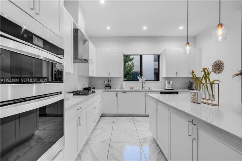 Casa en alquiler en Doral, Florida, 4 dormitorios, 265.98 m2 № 1982675 - foto 7