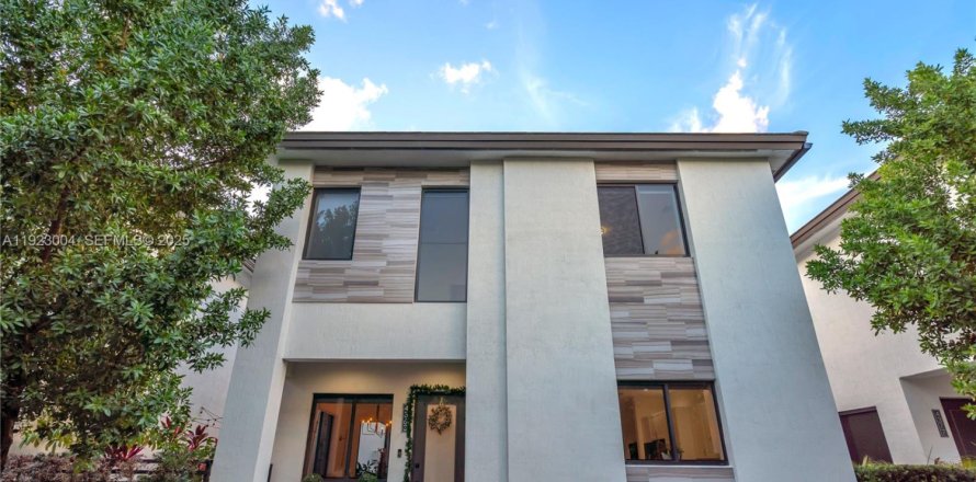 Casa en Doral, Florida 4 dormitorios, 265.98 m2 № 1982675
