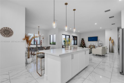 Casa en alquiler en Doral, Florida, 4 dormitorios, 265.98 m2 № 1982675 - foto 8