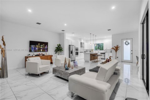 Casa en alquiler en Doral, Florida, 4 dormitorios, 265.98 m2 № 1982675 - foto 12