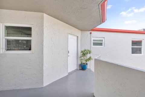 Copropriété à vendre à Hialeah, Floride: 2 chambres, 98.29 m2 № 1864509 - photo 2
