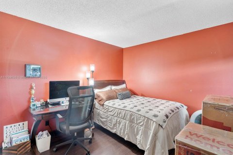Copropriété à vendre à Hialeah, Floride: 2 chambres, 98.29 m2 № 1864509 - photo 14