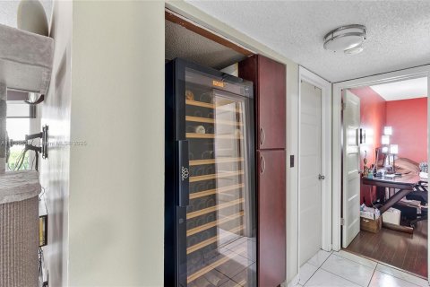 Copropriété à vendre à Hialeah, Floride: 2 chambres, 98.29 m2 № 1864509 - photo 16