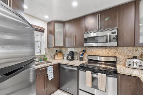 Copropriété à vendre à Hialeah, Floride: 2 chambres, 98.29 m2 № 1864509 - photo 10