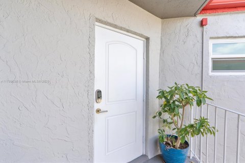 Copropriété à vendre à Hialeah, Floride: 2 chambres, 98.29 m2 № 1864509 - photo 3