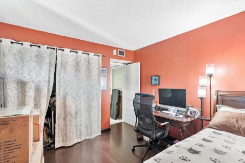 Copropriété à vendre à Hialeah, Floride: 2 chambres, 98.29 m2 № 1864509 - photo 15