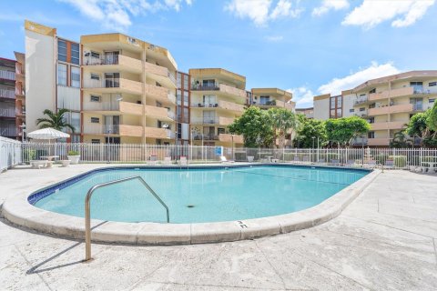 Copropriété à vendre à Hialeah, Floride: 2 chambres, 98.29 m2 № 1864509 - photo 25