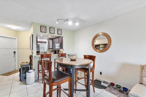 Copropriété à vendre à Hialeah, Floride: 2 chambres, 98.29 m2 № 1864509 - photo 8