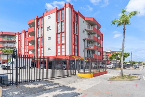 Copropriété à vendre à Hialeah, Floride: 2 chambres, 98.29 m2 № 1864509 - photo 1