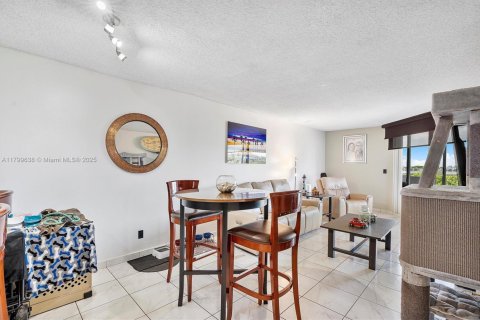 Copropriété à vendre à Hialeah, Floride: 2 chambres, 98.29 m2 № 1864509 - photo 4