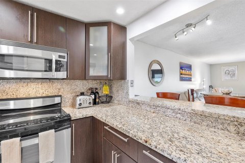 Copropriété à vendre à Hialeah, Floride: 2 chambres, 98.29 m2 № 1864509 - photo 11