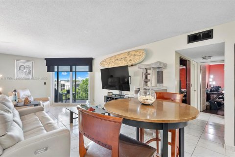 Copropriété à vendre à Hialeah, Floride: 2 chambres, 98.29 m2 № 1864509 - photo 5
