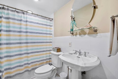 Copropriété à vendre à Hialeah, Floride: 2 chambres, 98.29 m2 № 1864509 - photo 17