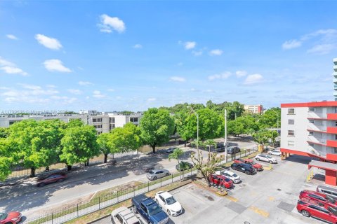 Copropriété à vendre à Hialeah, Floride: 2 chambres, 98.29 m2 № 1864509 - photo 24