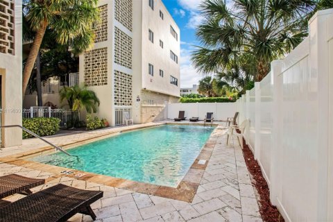 Copropriété à louer à Bay Harbor Islands, Floride: 1 chambre, 81.94 m2 № 2023964 - photo 12