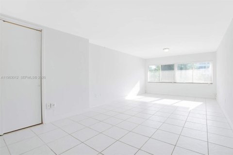 Copropriété à louer à Bay Harbor Islands, Floride: 1 chambre, 81.94 m2 № 2023964 - photo 3