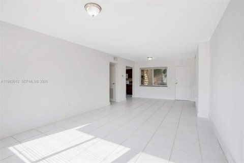 Copropriété à louer à Bay Harbor Islands, Floride: 1 chambre, 81.94 m2 № 2023964 - photo 5