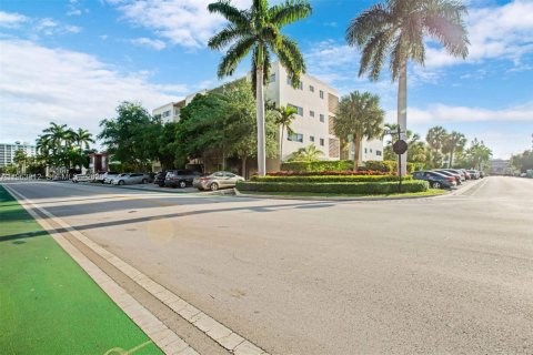 Copropriété à louer à Bay Harbor Islands, Floride: 1 chambre, 81.94 m2 № 2023964 - photo 14