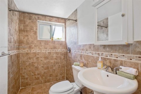 Copropriété à louer à Bay Harbor Islands, Floride: 1 chambre, 81.94 m2 № 2023964 - photo 8