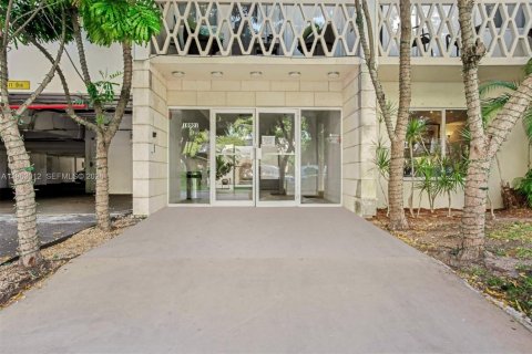 Copropriété à louer à Bay Harbor Islands, Floride: 1 chambre, 81.94 m2 № 2023964 - photo 15