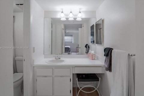 Condo in Plantation, Florida, 2 bedrooms  № 2068221 - photo 11