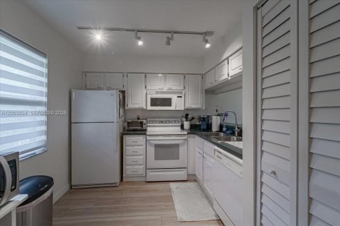 Condo in Plantation, Florida, 2 bedrooms  № 2068221 - photo 4