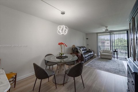 Condo in Plantation, Florida, 2 bedrooms  № 2068221 - photo 2