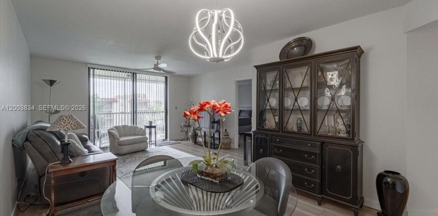 Condo in Plantation, Florida, 2 bedrooms  № 2068221