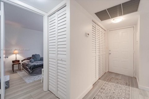 Condo in Plantation, Florida, 2 bedrooms  № 2068221 - photo 6