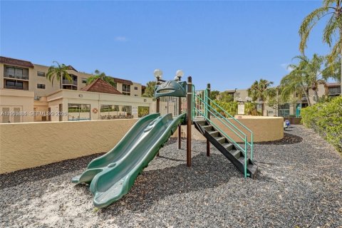 Condo in Plantation, Florida, 2 bedrooms  № 2068221 - photo 18