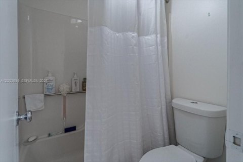 Condo in Plantation, Florida, 2 bedrooms  № 2068221 - photo 10