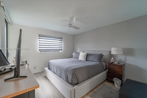 Condo in Plantation, Florida, 2 bedrooms  № 2068221 - photo 9