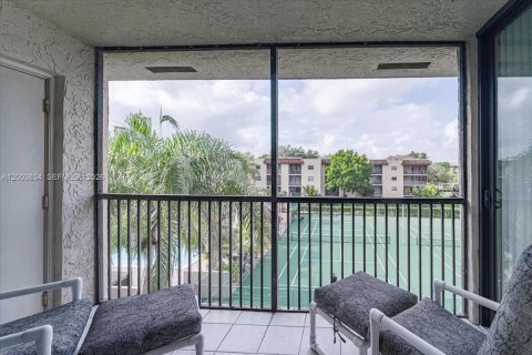 Condo in Plantation, Florida, 2 bedrooms  № 2068221 - photo 12