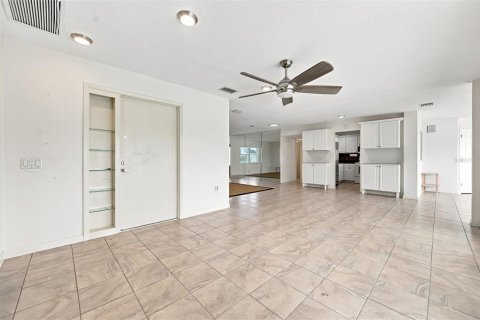Casa en venta en Sun City Center, Florida, 3 dormitorios, 182.18 m2 № 2210051 - foto 10