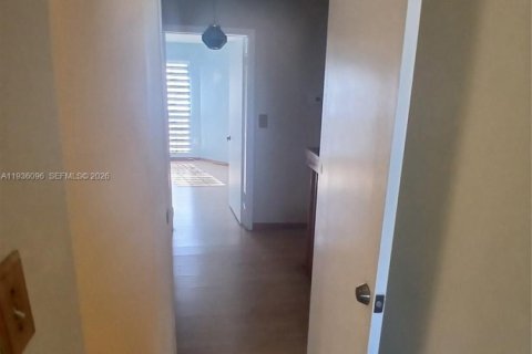 Townhouse in Miami, Florida 2 bedrooms, 127.83 sq.m. № 2000744 - photo 12