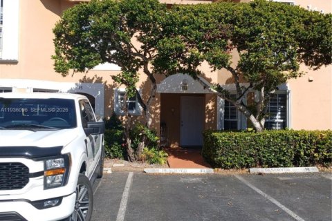 Townhouse in Miami, Florida 2 bedrooms, 127.83 sq.m. № 2000744 - photo 2