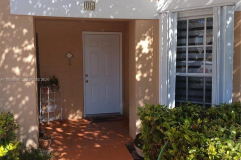 Townhouse in Miami, Florida 2 bedrooms, 127.83 sq.m. № 2000744 - photo 3