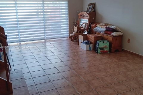 Townhouse in Miami, Florida 2 bedrooms, 127.83 sq.m. № 2000744 - photo 4