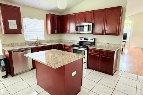 House in Orlando, Florida 4 bedrooms, 179.86 sq.m. № 1736451 - photo 2