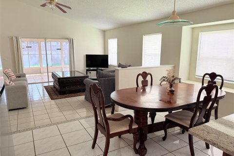House in Orlando, Florida 4 bedrooms, 179.86 sq.m. № 1736451 - photo 3