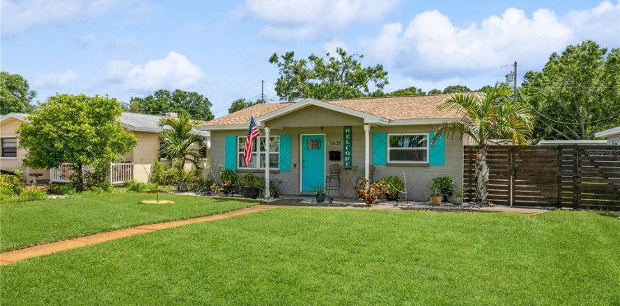 Villa ou maison à Saint Petersburg, Floride 3 chambres, 113.81 m2 № 1628945