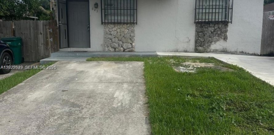 Villa ou maison à Florida City, Floride 3 chambres, 154.4 m2 № 2146467