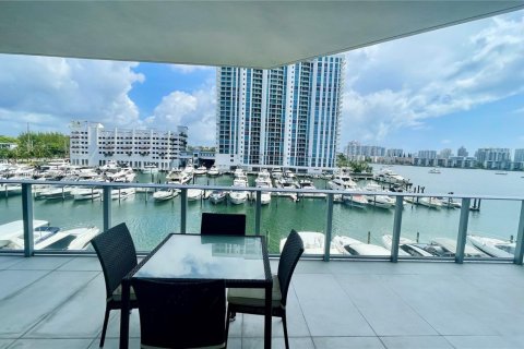 Copropriété à vendre à North Miami Beach, Floride: 2 chambres, 135.54 m2 № 1983197 - photo 1