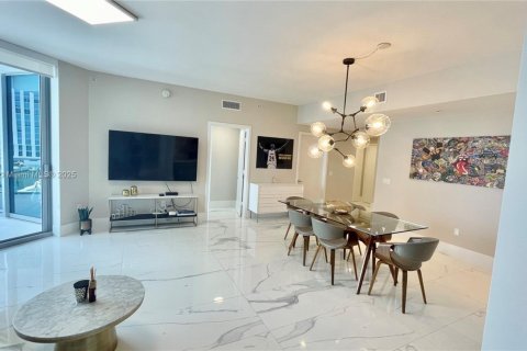 Copropriété à vendre à North Miami Beach, Floride: 2 chambres, 135.54 m2 № 1983197 - photo 13