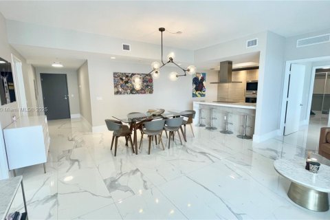 Copropriété à vendre à North Miami Beach, Floride: 2 chambres, 135.54 m2 № 1983197 - photo 9
