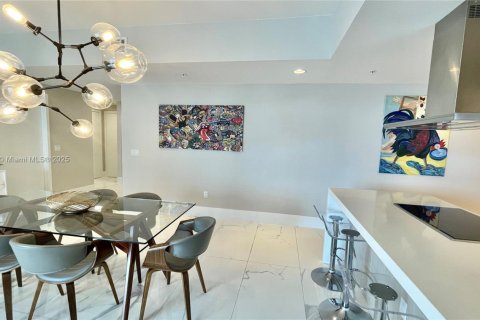 Copropriété à vendre à North Miami Beach, Floride: 2 chambres, 135.54 m2 № 1983197 - photo 12